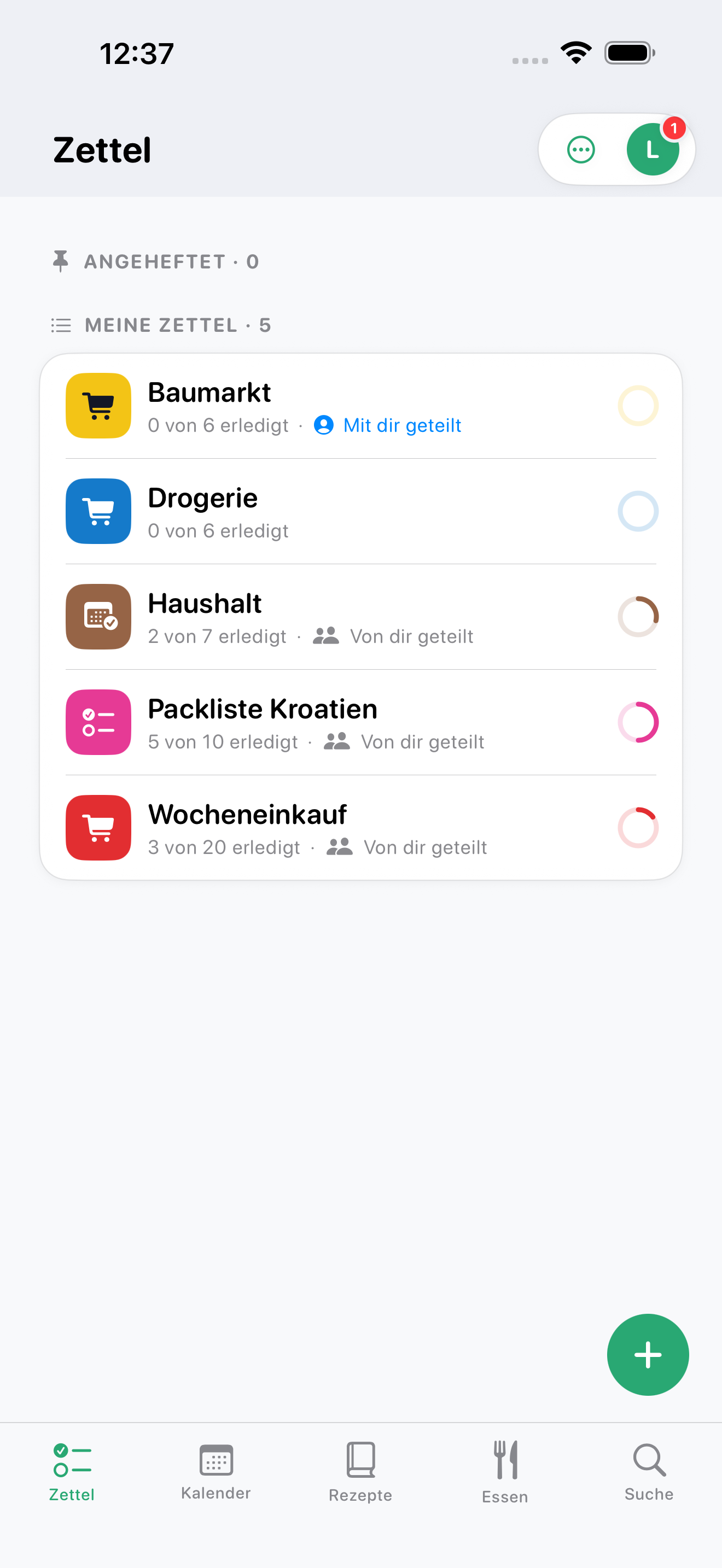 Bereich Zettel in der iPhone-App: Übersicht mit den Abschnitten „Angeheftet“ und „Meine Zettel“, oben Titel, Menü und Avatar, unten die fünf Bereiche